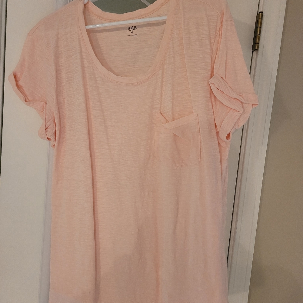 Ana short-sleeved casual tee.